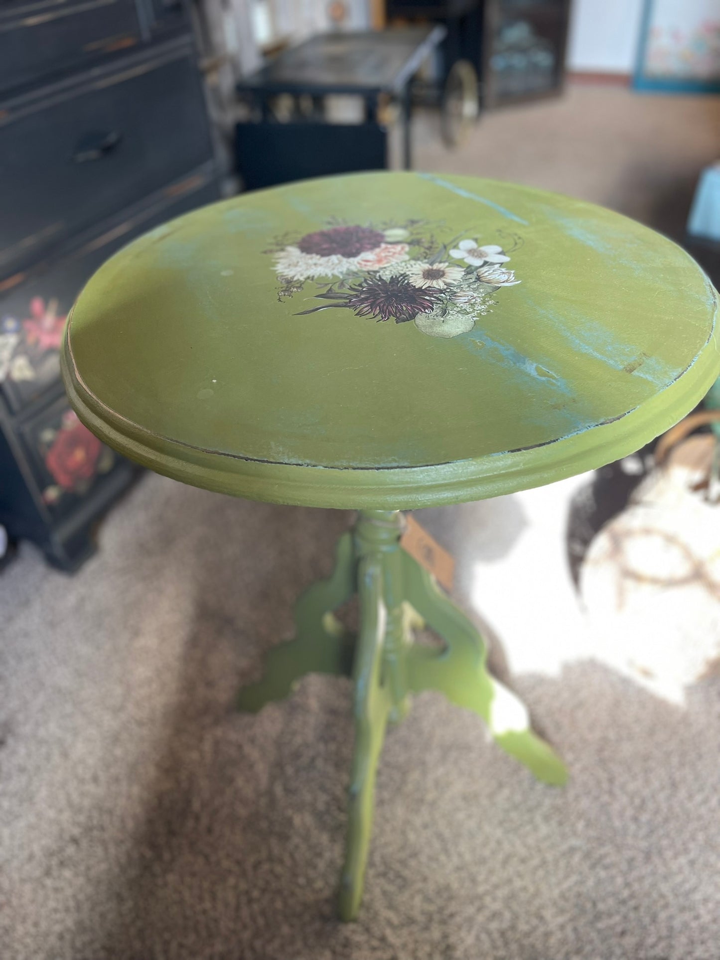 Hand-Painted Pedestal Table in Dixie Belle Everglade