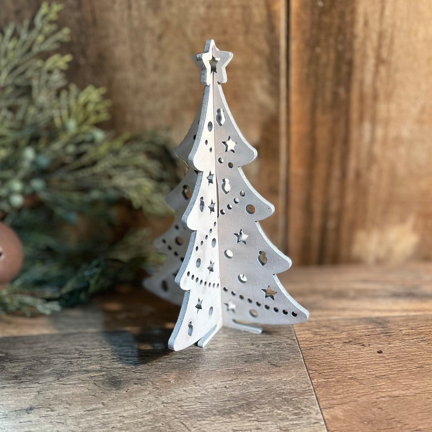 3D White Christmas Tree Decoration | Hand-Painted Wooden Holiday Shelf Sitter | Star-Studded Nordic Tree Display