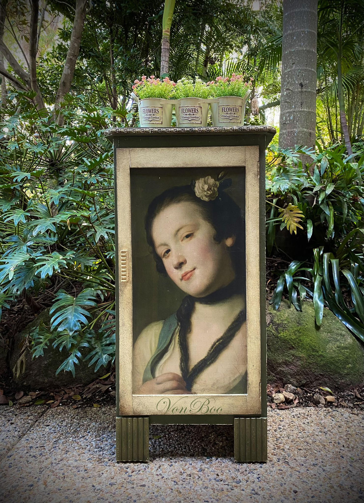 The Look decoupage paper on furniture