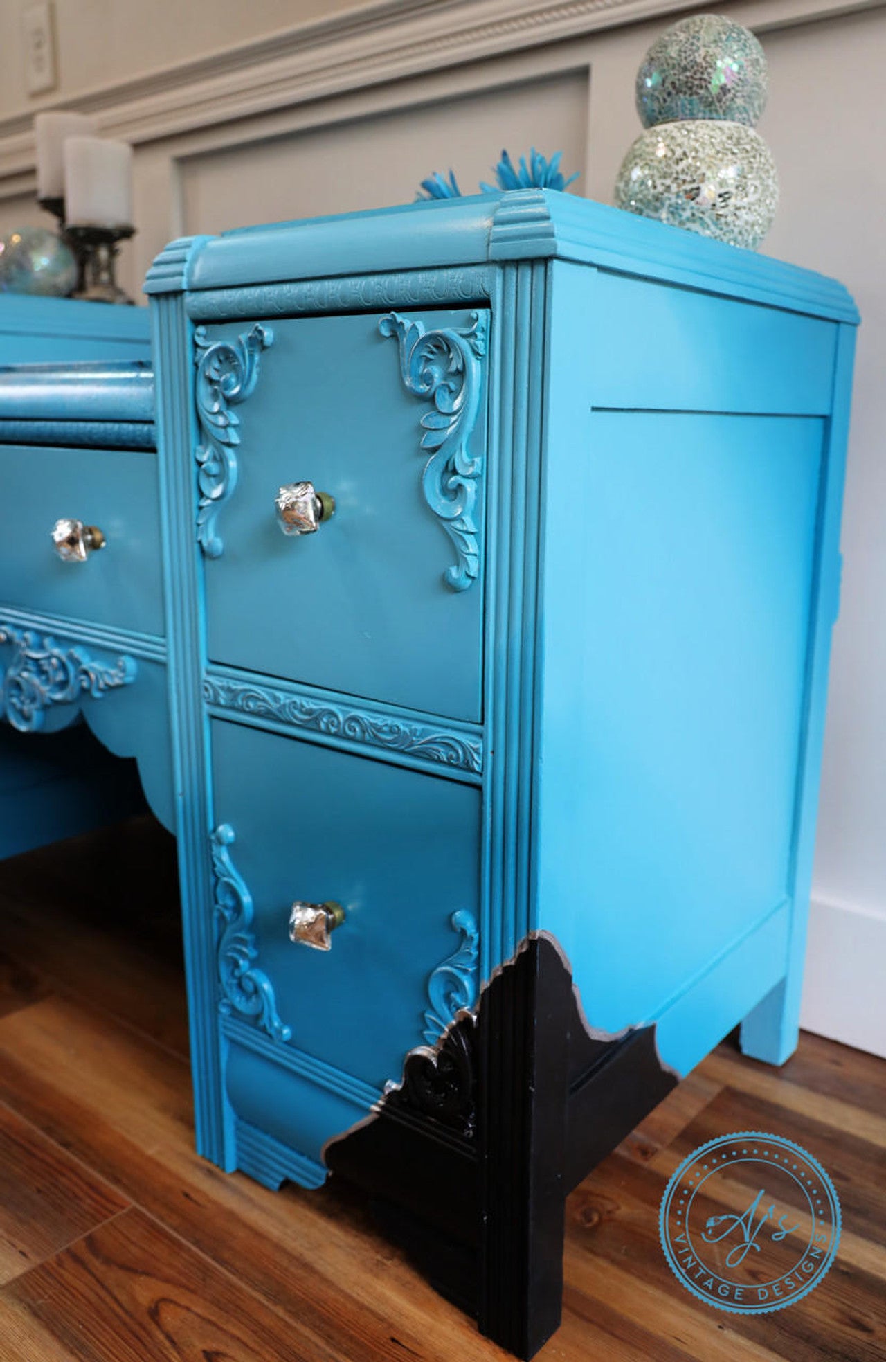 Dixie Belle Blue Chalk Mineral Paint