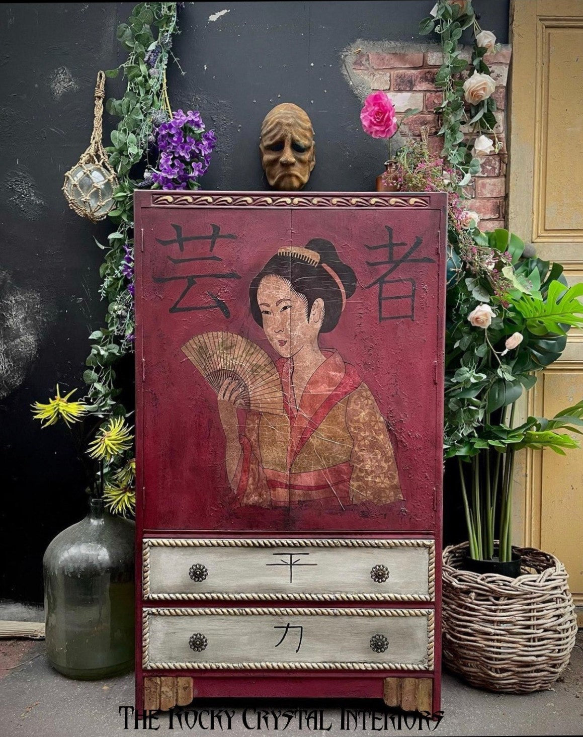 Geisha decoupage paper on furniture