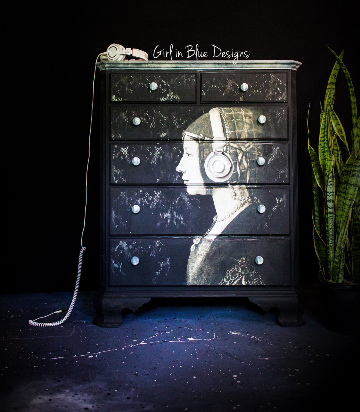 Leonardo's Lady decoupage paper on furniture