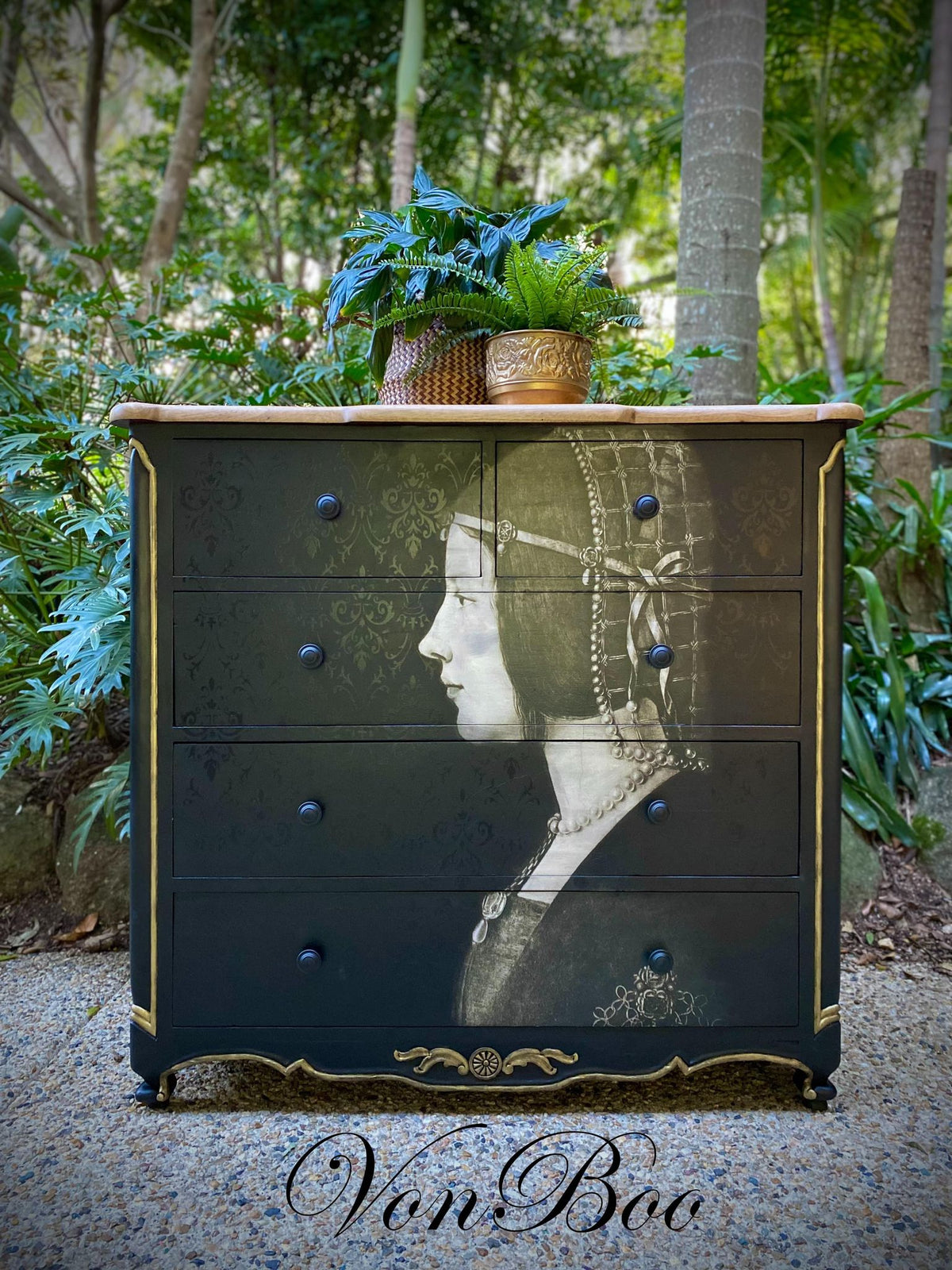 Leonardo's Lady decoupage paper on furniture