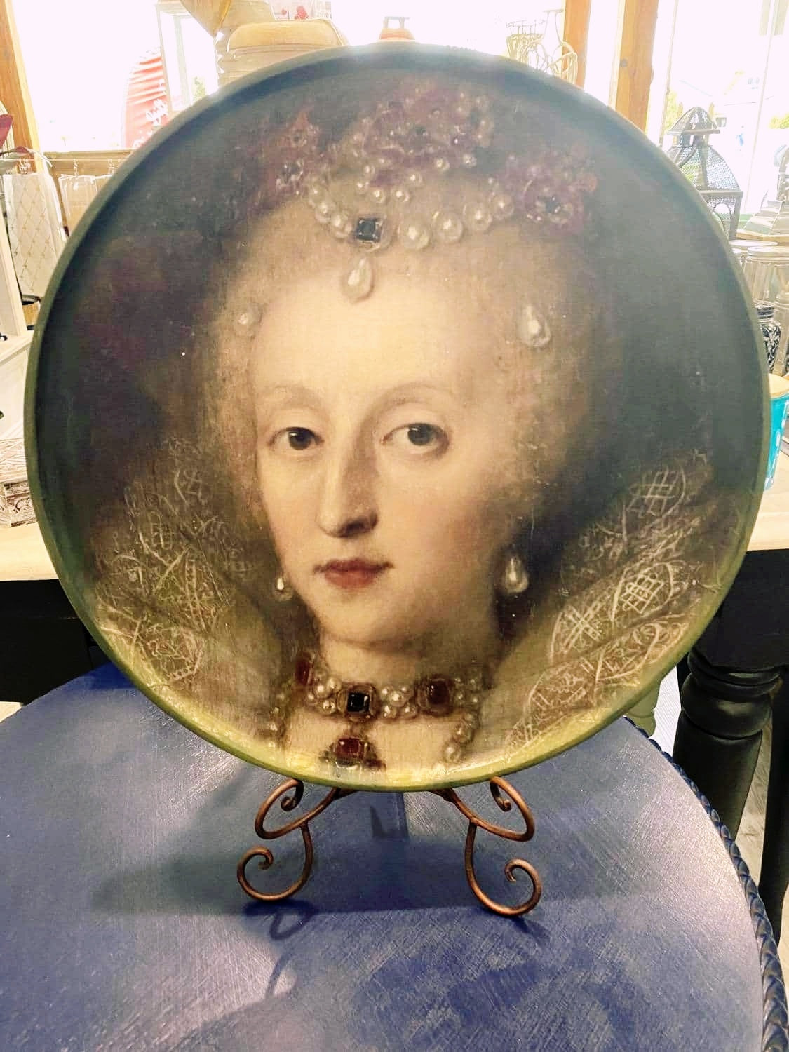 Noble Lady decoupage paper on furniture