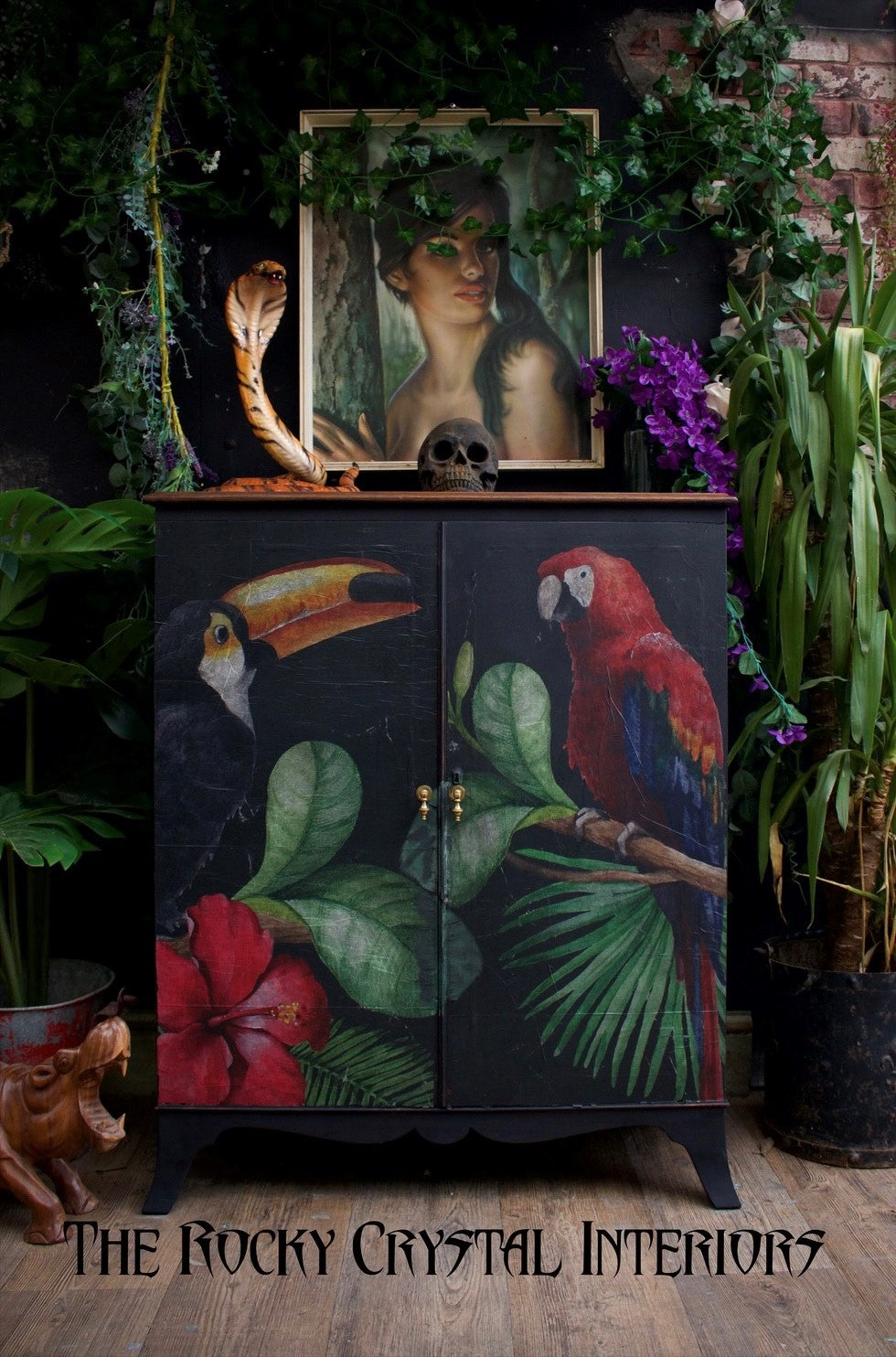 Parrot decoupage paper on furniture
