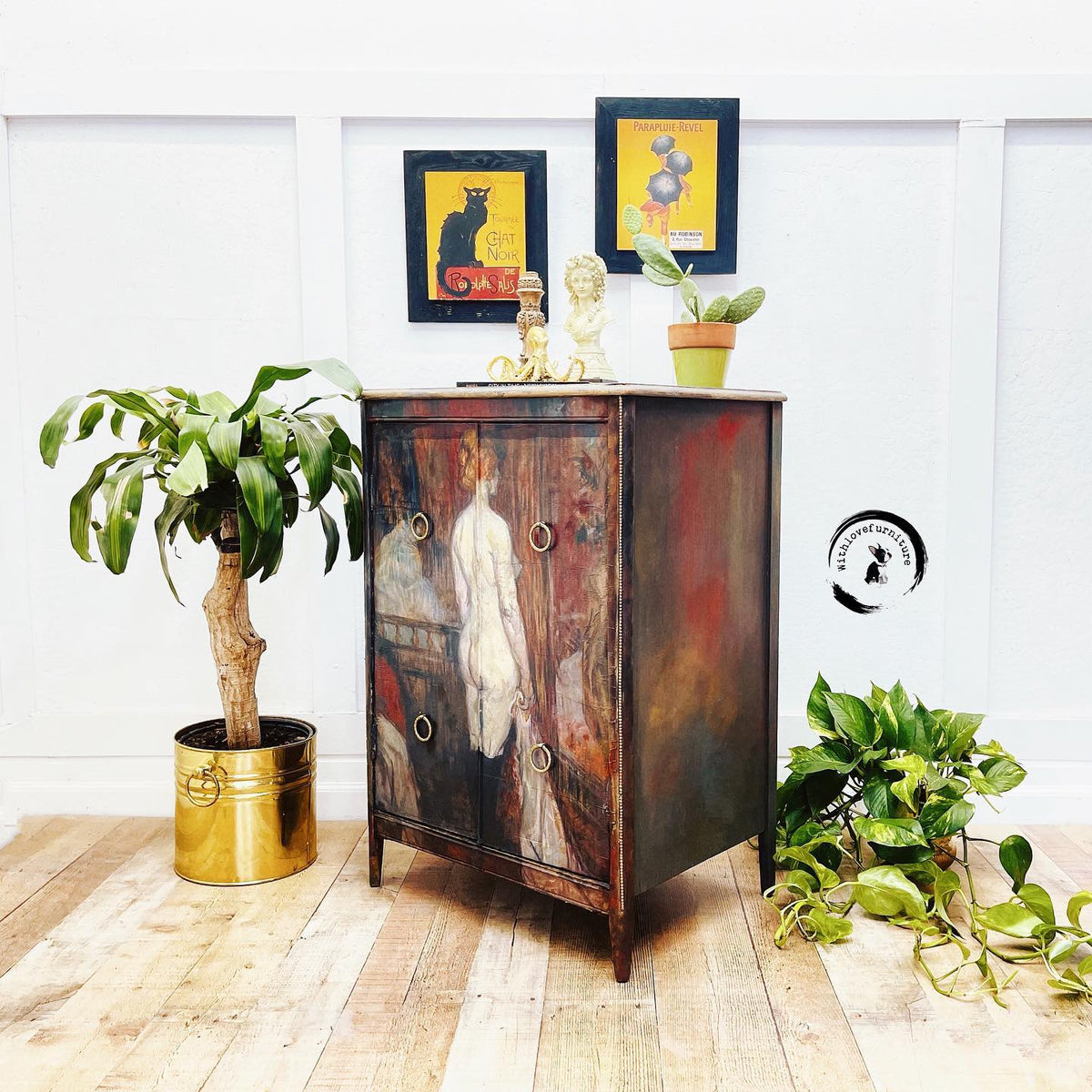 Reflection decoupage paper on furniture