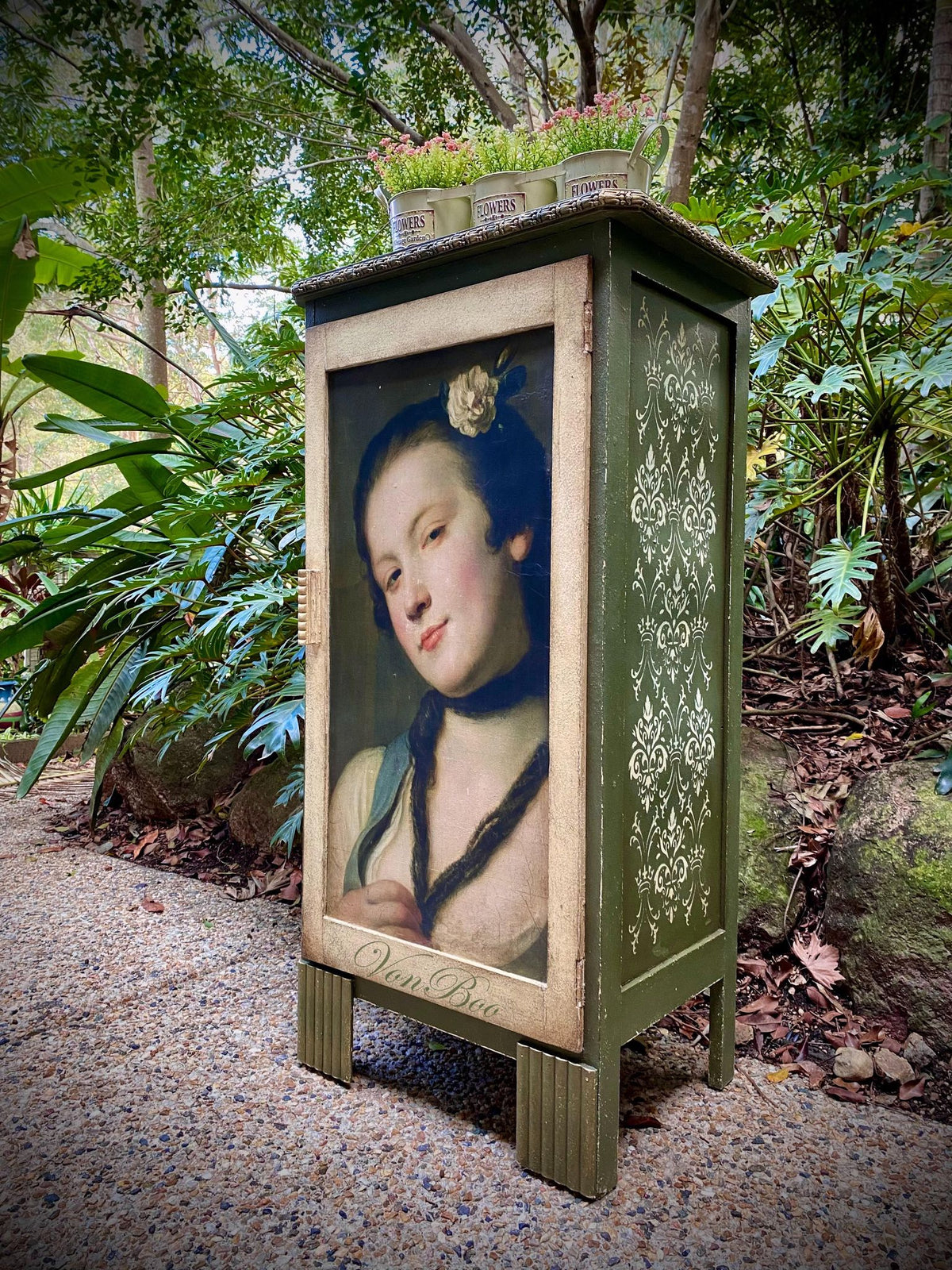 The Look decoupage paper on furniture