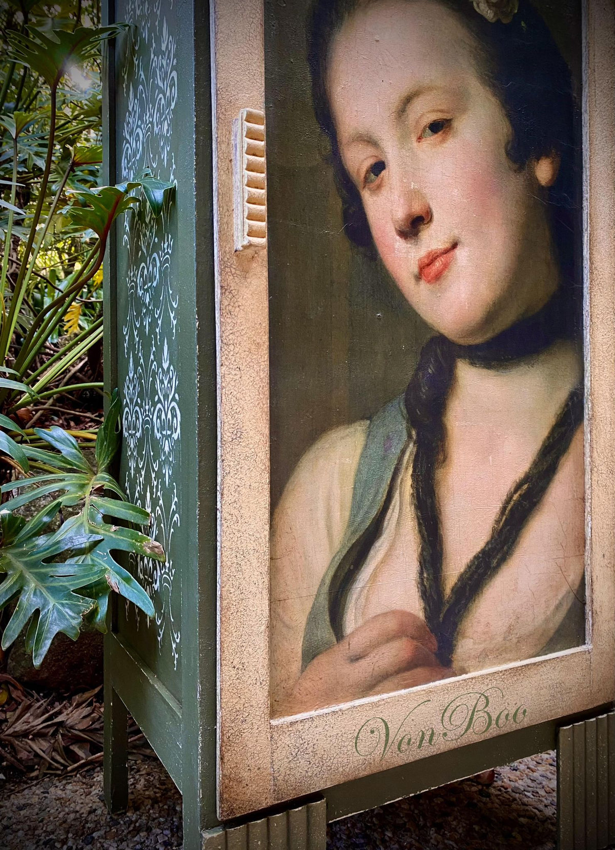 The Look decoupage paper on furniture